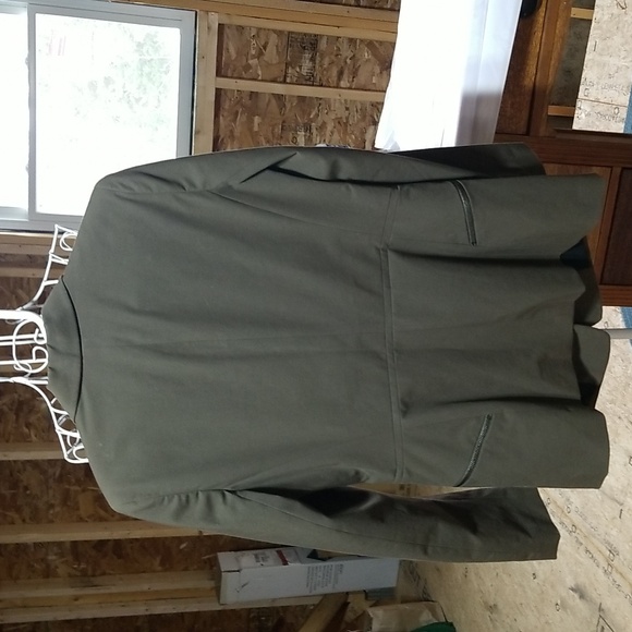 Fabulous moss green Lafayette 148 New York jacket. Size 10. - Picture 6 of 7